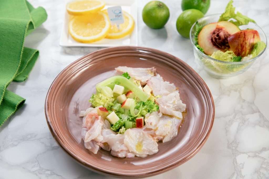 Ceviche di pagro maggiore_insalata riccia pesche e sedano
