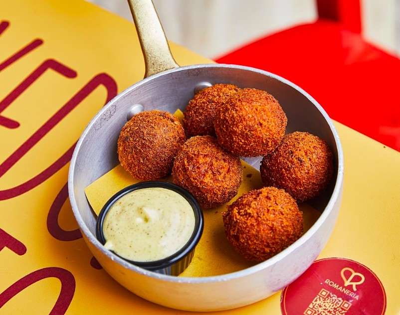 LUNA PORK: POLPETTE DI PORCHETTA FRITTE (sezione del menu dedicata alla porchetta di Ariccia Igp) - fonte ufficio stampa Passionfruit Hub