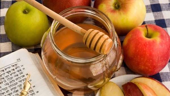 Mele e miele per festeggiare Rosh haShana. Crediti https://www.flickr.com/photos/80454089@N00/albums/72157688336949460/ - fonte ufficio stampa