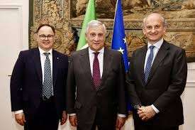 Da sinistra: Paolo Castelletti, segretario generale Uiv; Antonio Tajani, ministro degli Esteri; Lamberto Frescobaldi, presidente Uiv - fonte Ispropress