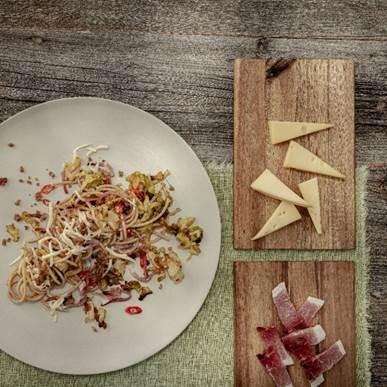 Spaghetti integrali con Speck Alto Adige IGP e Formaggio Stelvio DOP