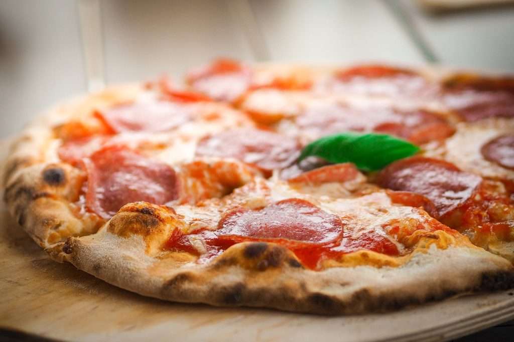 Pizzeria ’A Tarantella: quando il cuore partenopeo batte sotto la Madonnina di Milano